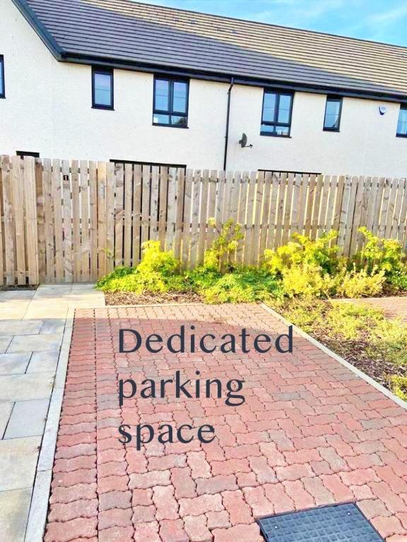 3 Bed House With Parking Near Airport Villa Edinburg Exteriör bild