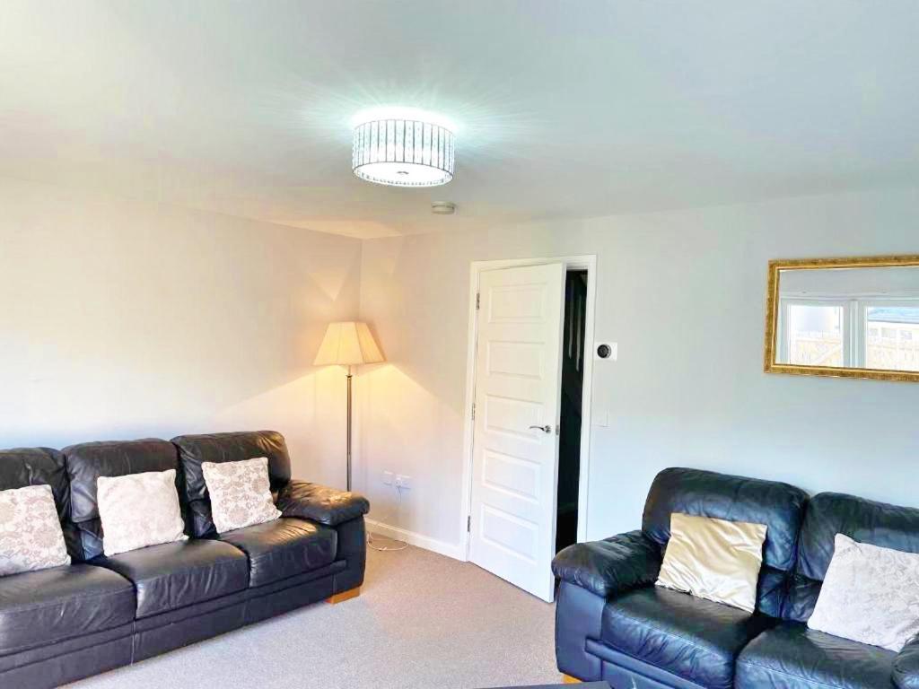 3 Bed House With Parking Near Airport Villa Edinburg Exteriör bild