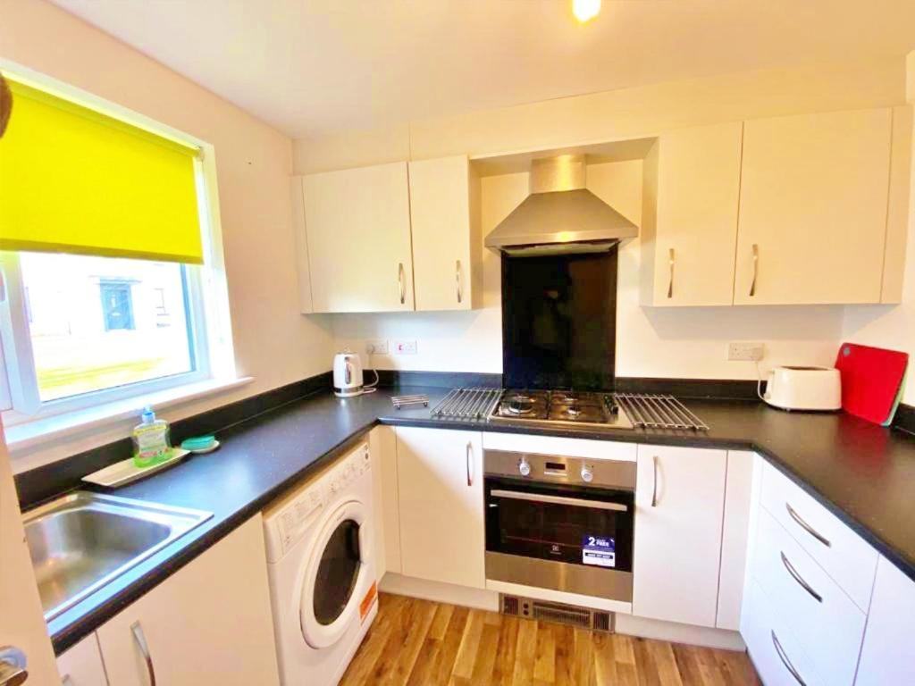 3 Bed House With Parking Near Airport Villa Edinburg Exteriör bild