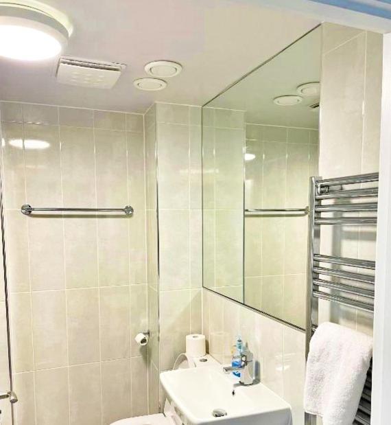 3 Bed House With Parking Near Airport Villa Edinburg Exteriör bild